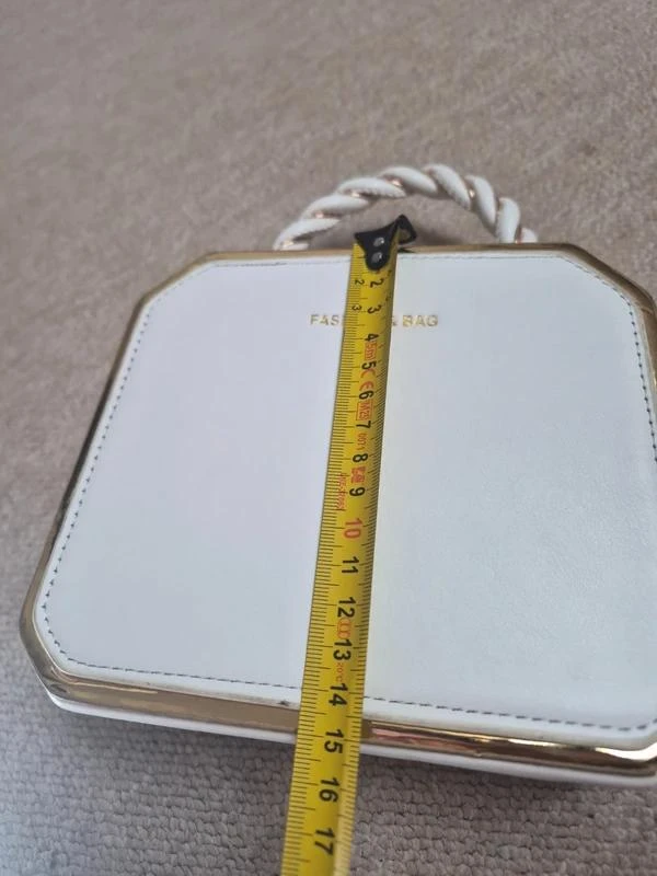 Bolso rígido blanco Fashion and Bag cadena dorada – photo 7